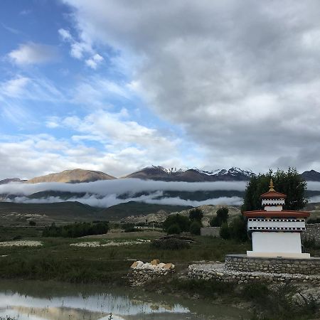 Royal Mustang Resort Nāmbo Екстериор снимка