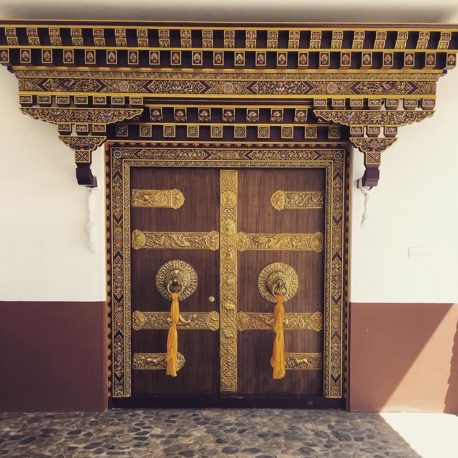 Royal Mustang Resort Nāmbo Екстериор снимка