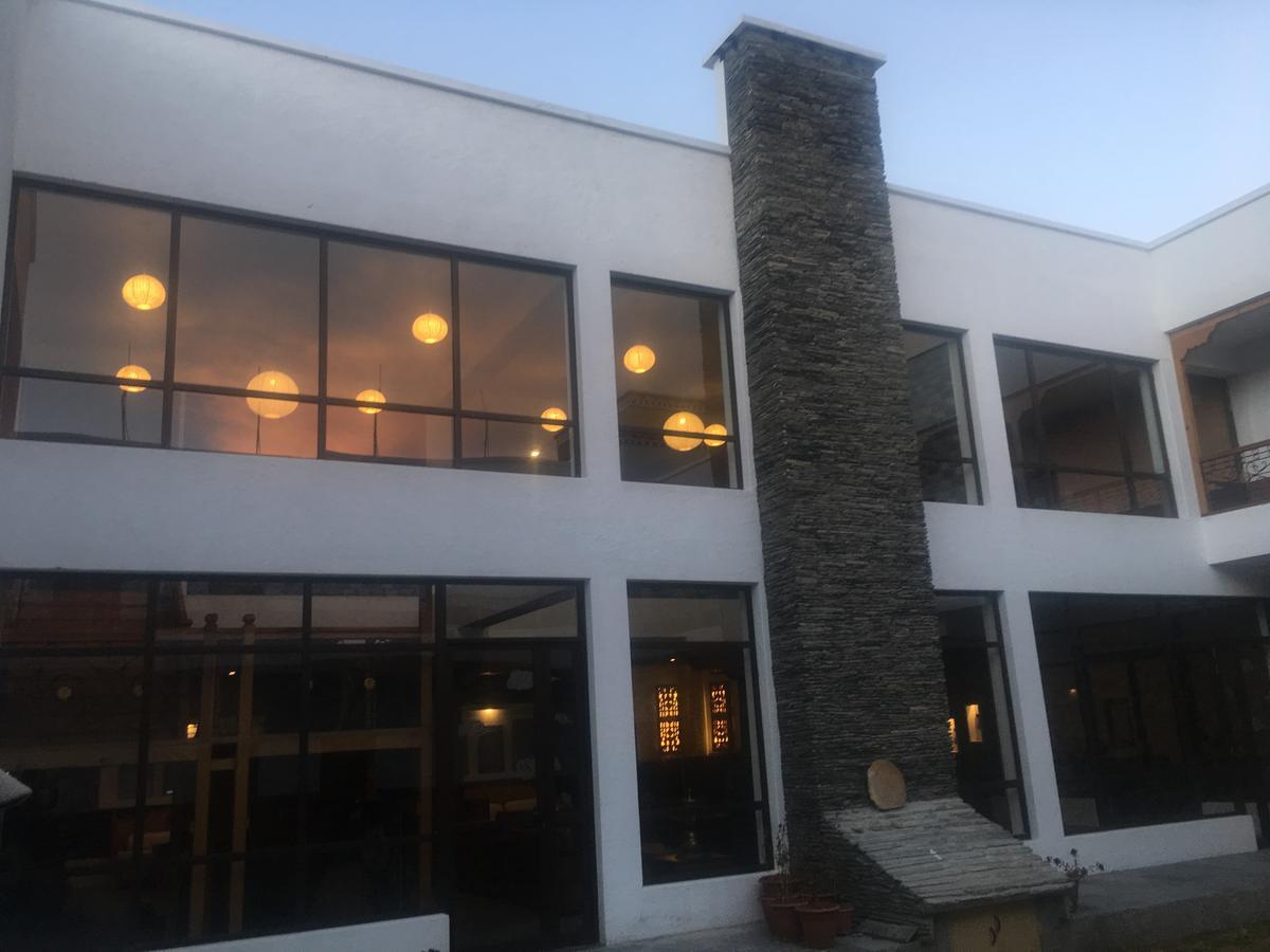 Royal Mustang Resort Nāmbo Екстериор снимка